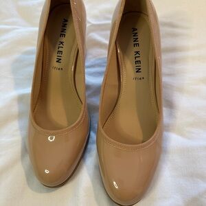 Size 10 Anne Klein Nude Patent Heels